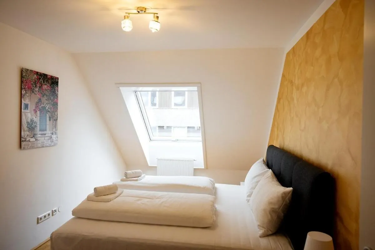 75 M2 Rooftop Central Apartment Wenen